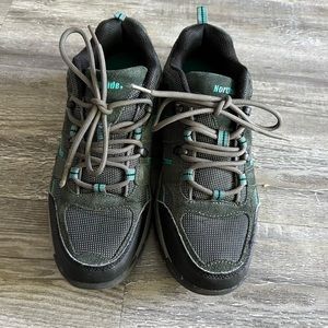The Northside Monroe Hiking Trail walking women shoes Boots size 8